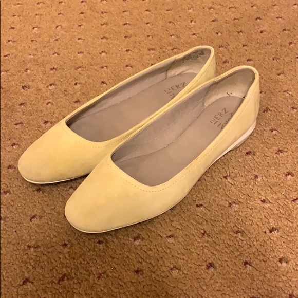 naturalizer yellow shoes